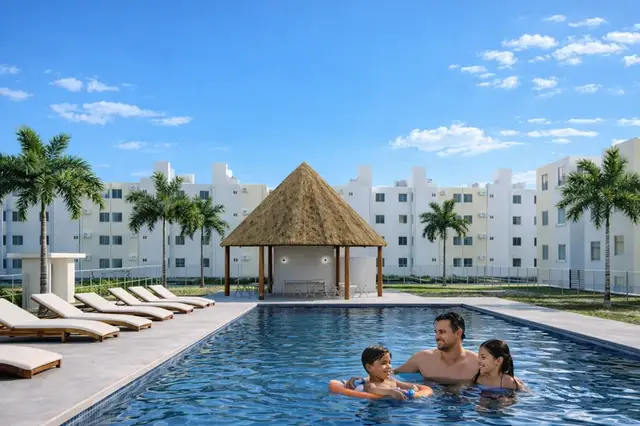 Alberca con Palapa en Aura Nova Playa del Carmen
