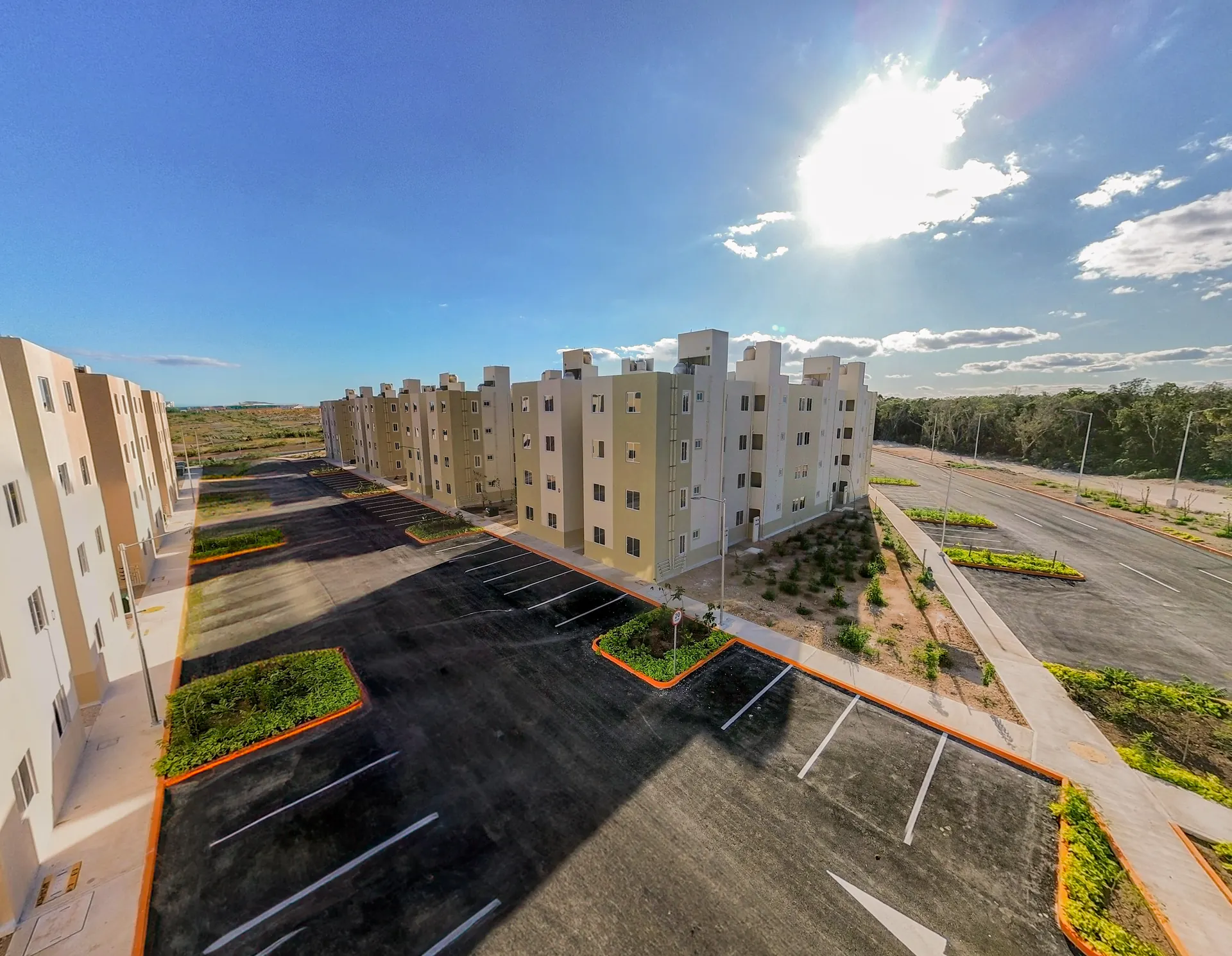 Fachada de Aura Nova Playa del Carmen